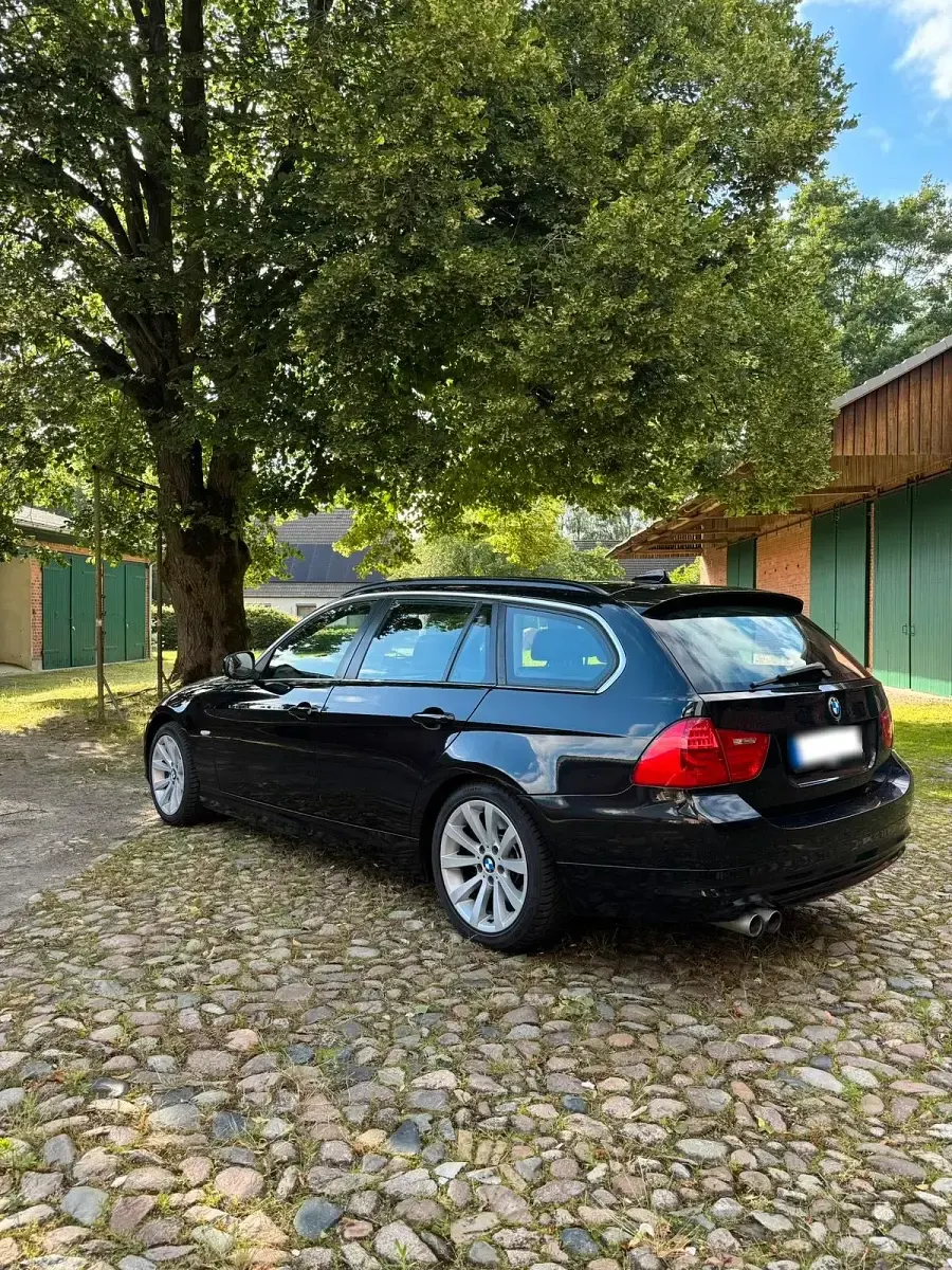 Gebraucht BMW 325 204 PS (150 kW) 2012 Schwarz Kombi