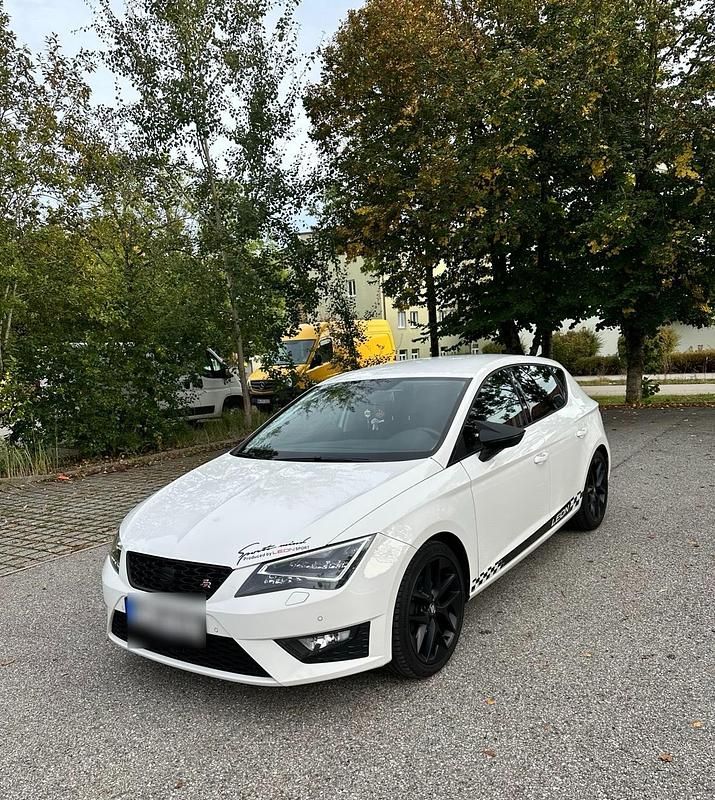 Weiß Gebraucht 2015 Seat Leon FR Limousine | 8.299 € (Fairer Preis) - Bild 1/4