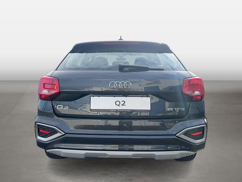 Neu Audi Q2 Advanced 150 PS (110 kW) 2025 Grau SUV