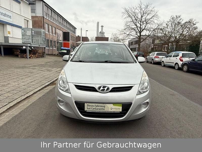 Gebraucht Hyundai i20 Classic 86 PS (63 kW) 2012 Silber Kleinwagen