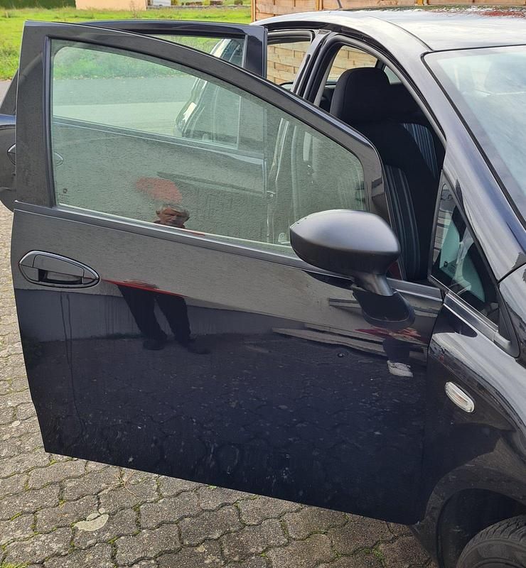 Gebraucht Fiat Grande Punto 77 PS (56 kW) 2011 Schwarz Kleinwagen