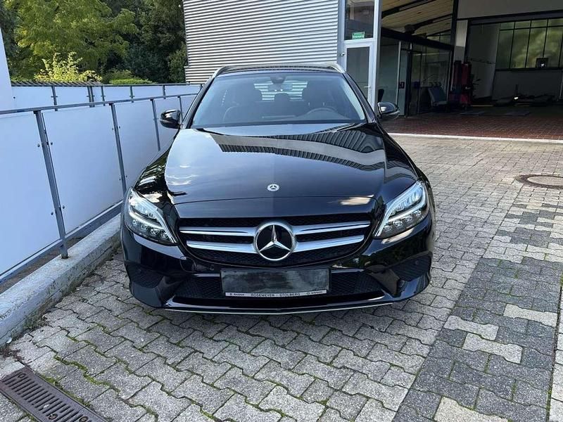 Schwarz unilack Gebraucht 2019 Mercedes C300 Avantgarde Kombi | 29.900 € (Fairer Preis) - Bild 1/4