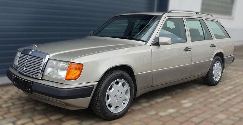 Beige Gebraucht 1991 Mercedes E300 Kombi | 8.999 € - Bild 1/4