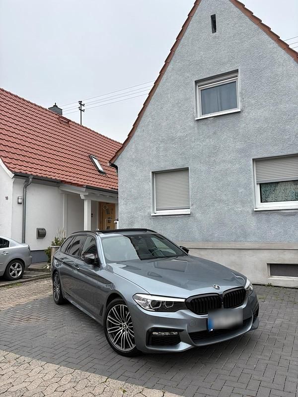 Grau Gebraucht 2017 BMW 520 M Sport Kombi | 24.000 € (Fairer Preis) - Bild 1/4