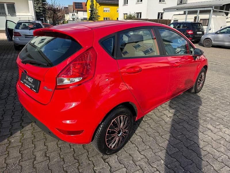Gebraucht Ford Fiesta Trend 60 PS (44 kW) 2009 Rot Kleinwagen