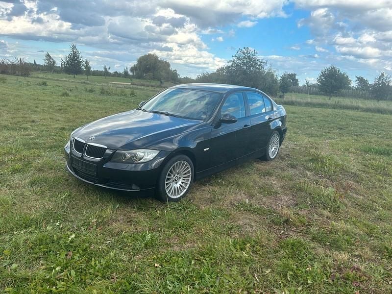Schwarz Gebraucht 2006 BMW 320 Limousine | 2.799 € (Superpreis) - Bild 1/4