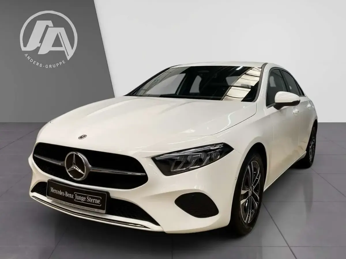 Gebraucht Mercedes A180 136 PS (100 kW) 2025 Weiß unilack polarweiß Limousine