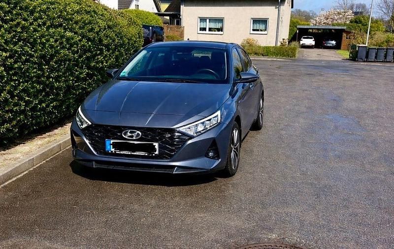 Gebraucht Hyundai i20 101 PS (74 kW) 2023 Grau Kleinwagen