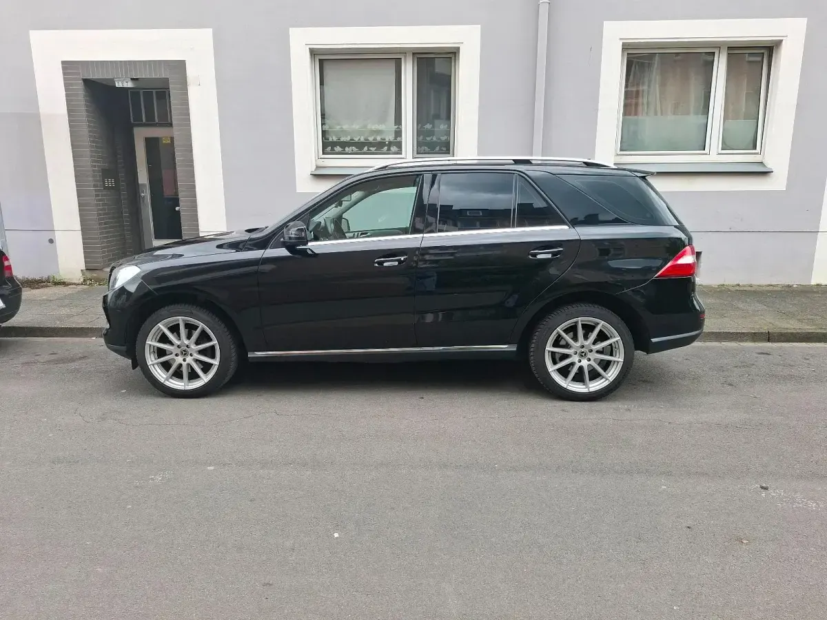 Gebraucht Mercedes ML350 258 PS (189 kW) 2014 Schwarz SUV