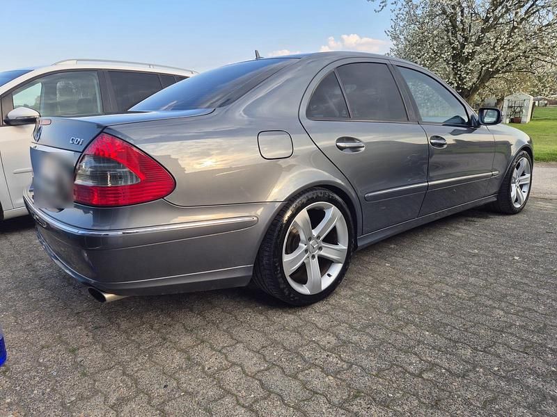 Usata Mercedes E280 190 CV (139 kW) 2009 Grigio Berlina