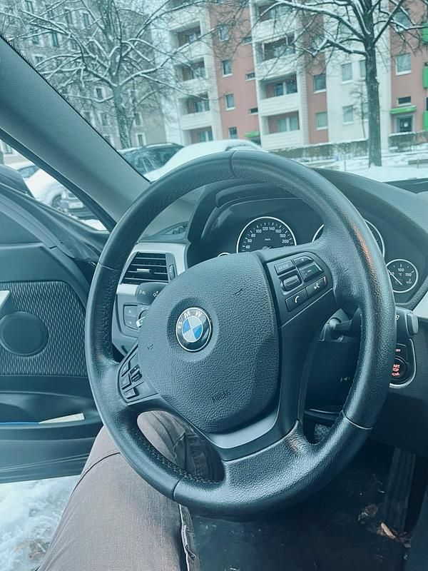 Gebraucht BMW 320 190 PS (139 kW) 2016 Schwarz Limousine