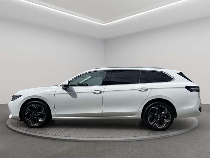 Gebraucht VW Passat Elegance 150 PS (110 kW) 2024 Weiß Kombi