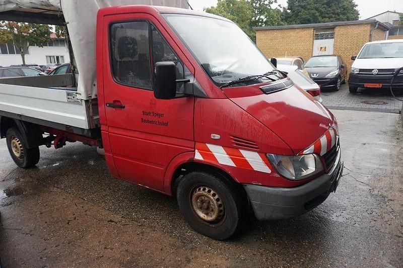 Rot Gebraucht 2005 Mercedes Sprinter Van | 4.590 € (Superpreis) - Bild 1/4