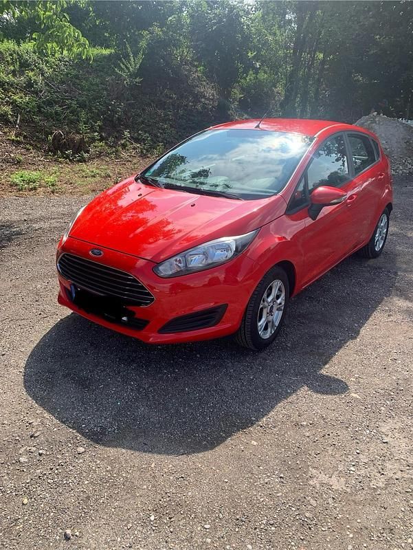 Rot Gebraucht 2014 Ford Fiesta Kleinwagen | 5.650 € (Fairer Preis) - Bild 1/4
