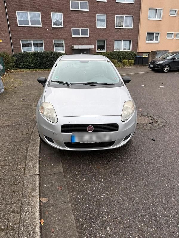 Silber Gebraucht 2013 Fiat Grande Punto Kleinwagen | 2.500 € (Fairer Preis) - Bild 1/4