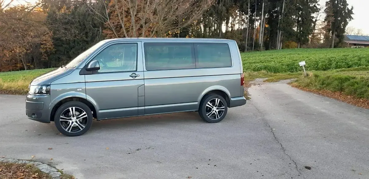 Usado VW Caravelle 140 CV (102 kW) 2010 Gris Van