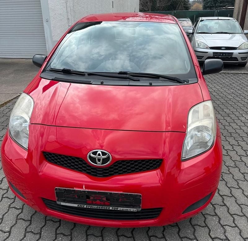 Gebraucht Toyota Yaris Basis 70 PS (51 kW) 2010 Rot Kleinwagen