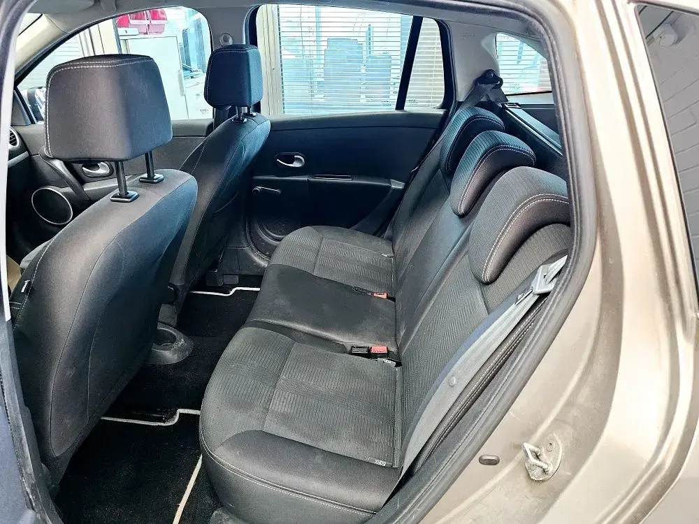 Gebraucht Renault Clio II Dynamique 103 PS (75 kW) 2011 Braun Limousine