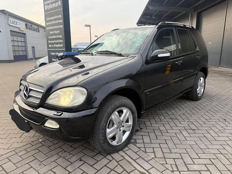 Schwarz Gebraucht 2004 Mercedes ML270 SUV | 4.900 € - Bild 1/4