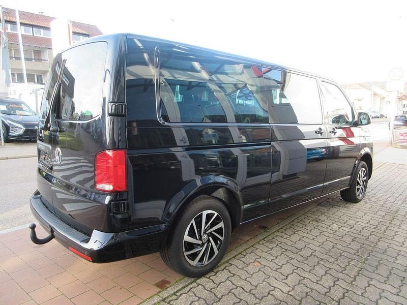 Gebraucht VW Caravelle 150 PS (110 kW) 2022 Deep black perl Van / Kleinbus