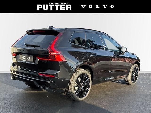 Neu Volvo XC60 Plus 250 PS (183 kW) 2025 Metallic (schwarz SUV