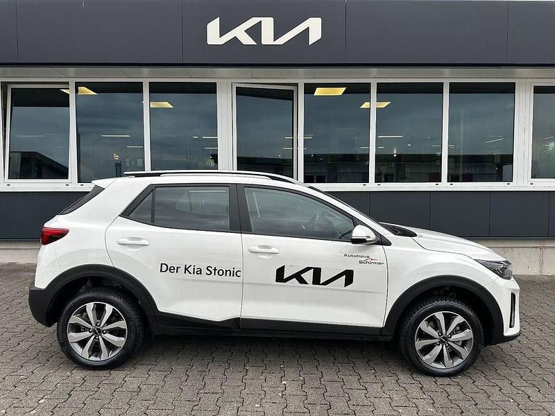 Weiß Gebraucht 2024 Kia Stonic Vision SUV | 20.490 € (Fairer Preis) - Bild 1/4