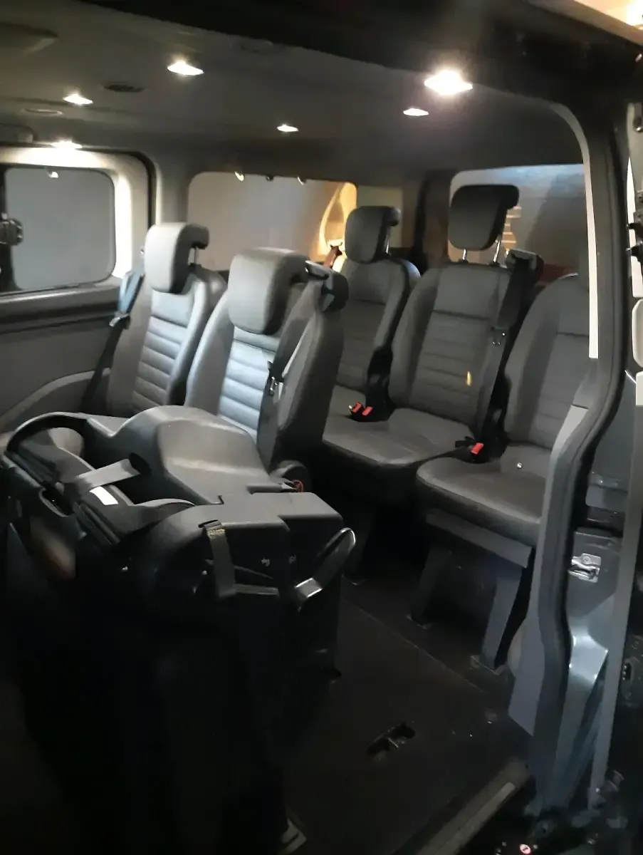 Gebraucht Ford Tourneo 180 PS (132 kW) 2018 Grau Van / Kleinbus