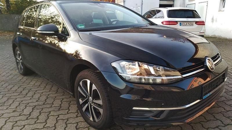 Schwarz Gebraucht 2019 VW Golf VII IQ Drive Limousine | 17.500 € (Superpreis) - Bild 1/4