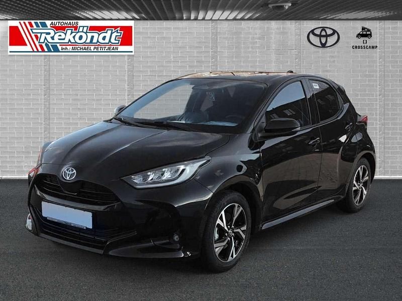 Mysticschwarz Neu 2024 Toyota Yaris Hybrid Team Limousine | 26.790 € (Fairer Preis) - Bild 1/4