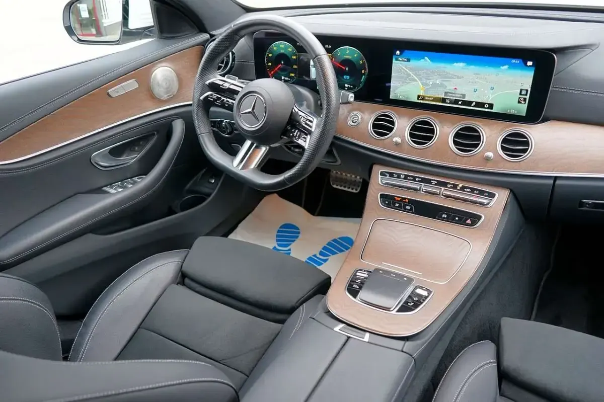 Gebraucht Mercedes E300 AMG line 194 PS (142 kW) 2022 Weiß Limousine