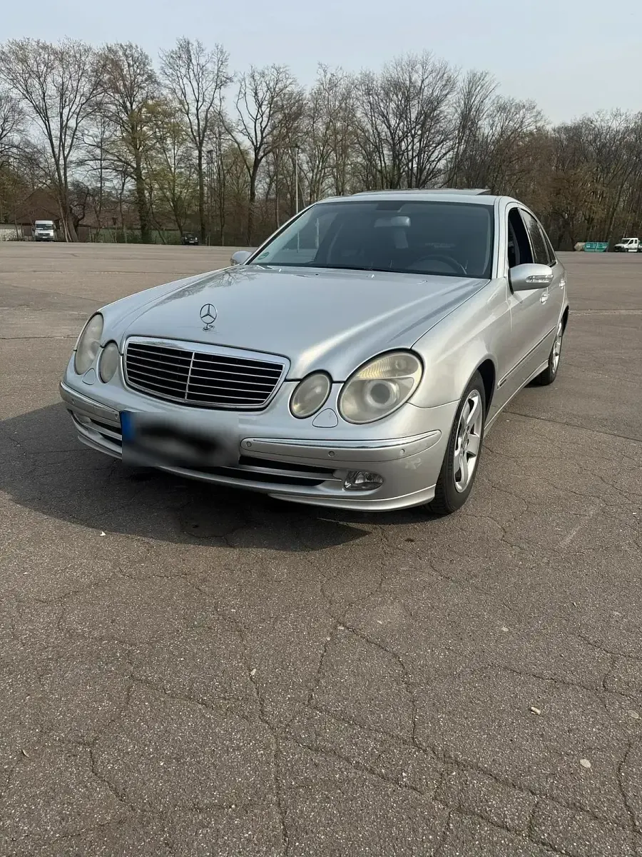 Gebraucht Mercedes E220 Avantgarde 150 PS (110 kW) 2003 Limousine