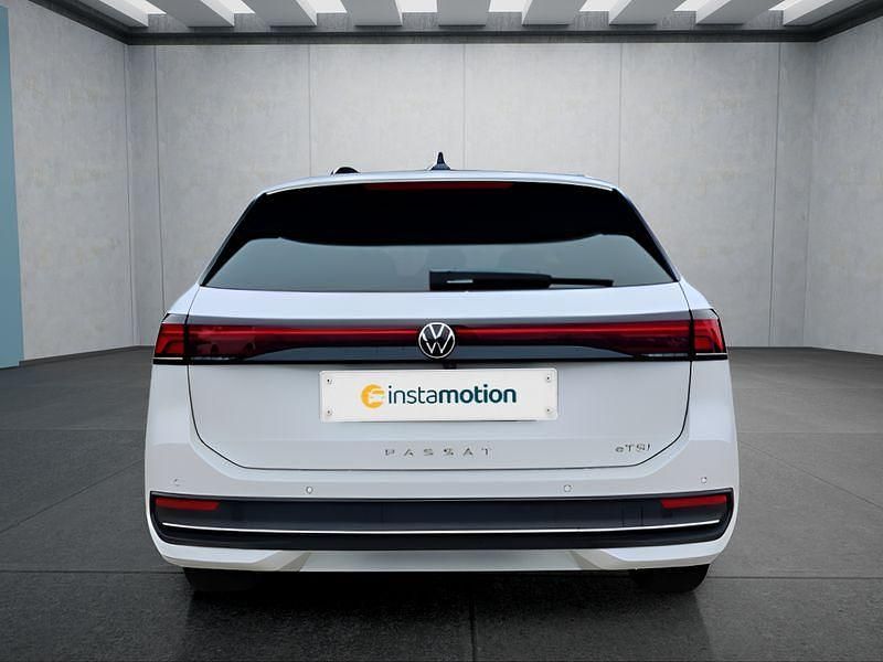 Second-hand VW Passat 150 CP (110 kW) 2025 Alb Break