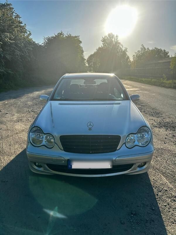 Silber Gebraucht 2006 Mercedes C200 Avantgarde Limousine | 2.500 € (Guter Preis) - Bild 1/4