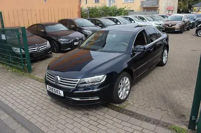 Gebraucht VW Phaeton 239 PS (175 kW) 2011 Blau Limousine