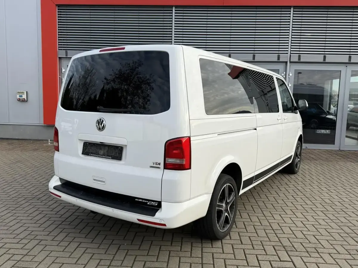 Używany VW Multivan Comfortline 180 KM (132 kW) 2013 Biały Minivan