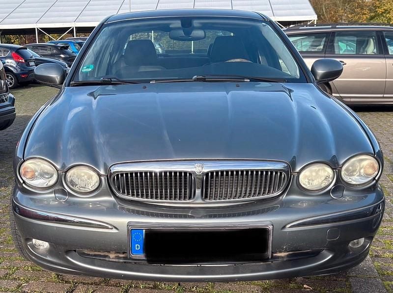 Silber Gebraucht 2003 Jaguar X-type Limousine | 5.750 € (Fairer Preis) - Bild 1/4