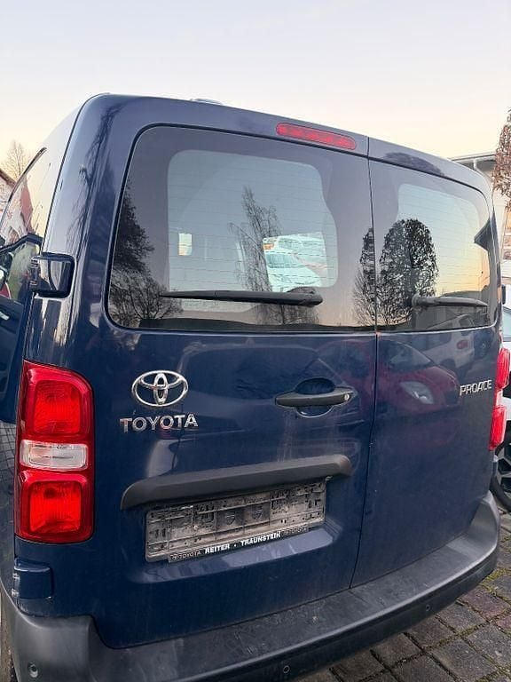 Gebraucht Toyota Proace Comfort 95 PS (69 kW) 2018 Blau Van / Kleinbus