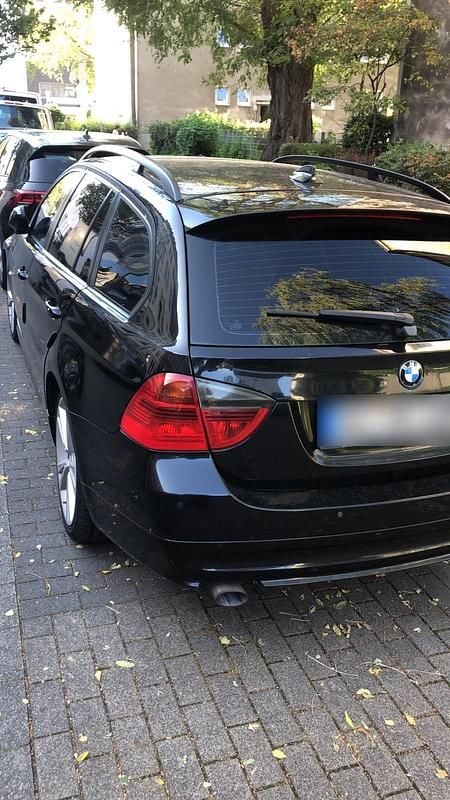 Schwarz Gebraucht 2007 BMW 318 Kombi | 3.999 € (Fairer Preis) - Bild 1/4