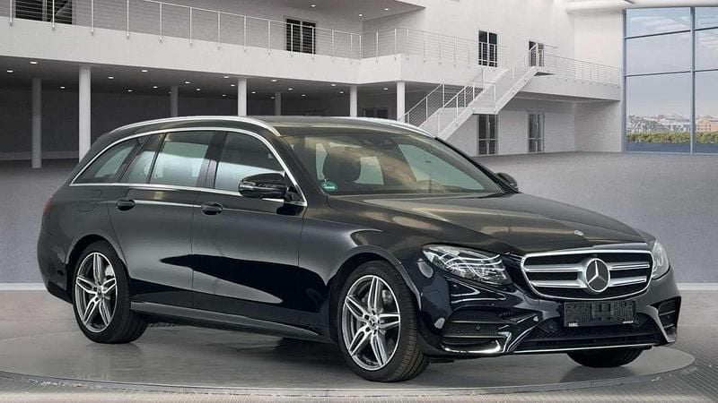 Obsidianschwarz Gebraucht 2019 Mercedes E450 AMG line Kombi | 35.900 € (Guter Preis) - Bild 1/4