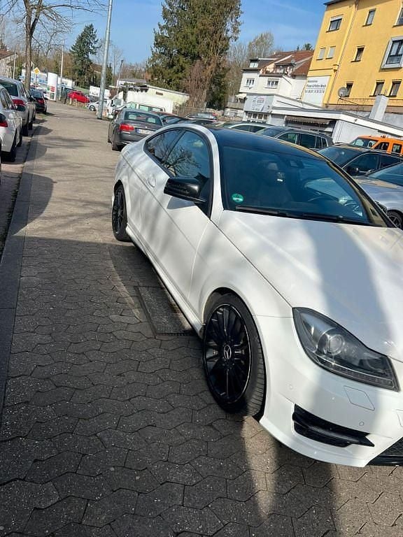 Gebraucht Mercedes C250 204 PS (150 kW) 2014 Weiß Coupé