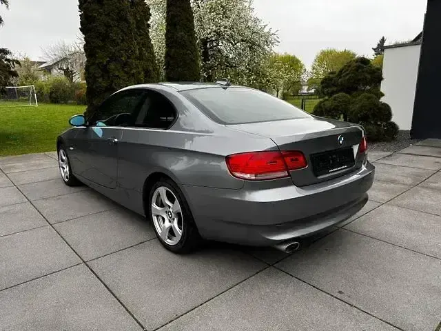 Gebraucht BMW 320 Sport Line 177 PS (130 kW) 2007 Grau Coupé