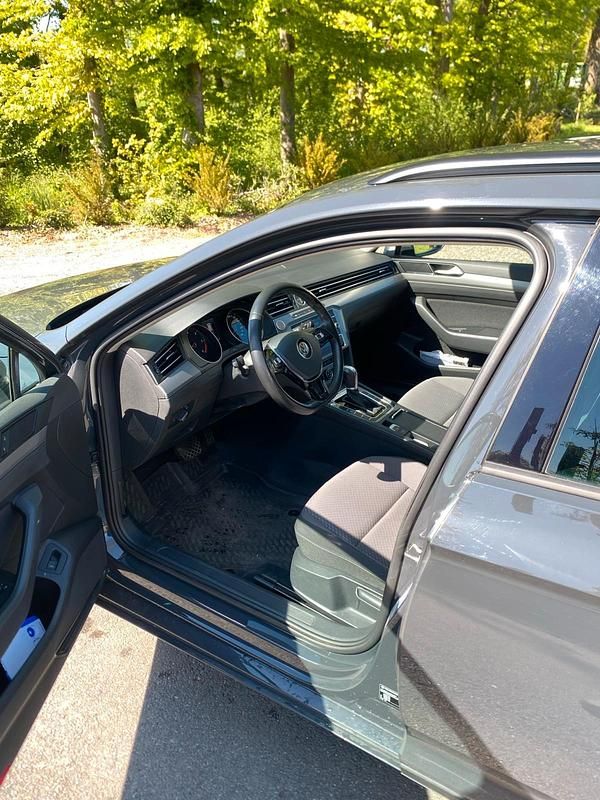 Second-hand VW Passat 120 CP (88 kW) 2017 Gri Break