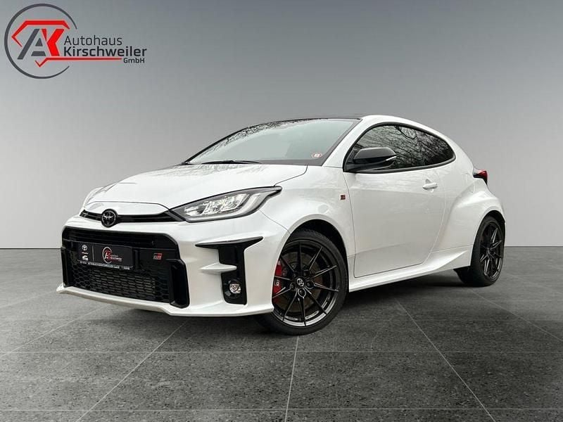 Platinumweiß perleffekt Gebraucht 2024 Toyota Yaris Kleinwagen | 34.990 € (Superpreis) - Bild 1/4