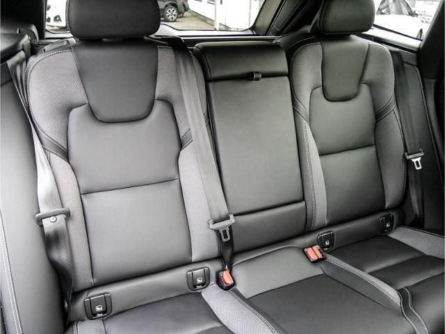 Gebraucht Volvo XC60 Plus 197 PS (144 kW) 2023 Platinum grey / metallic SUV