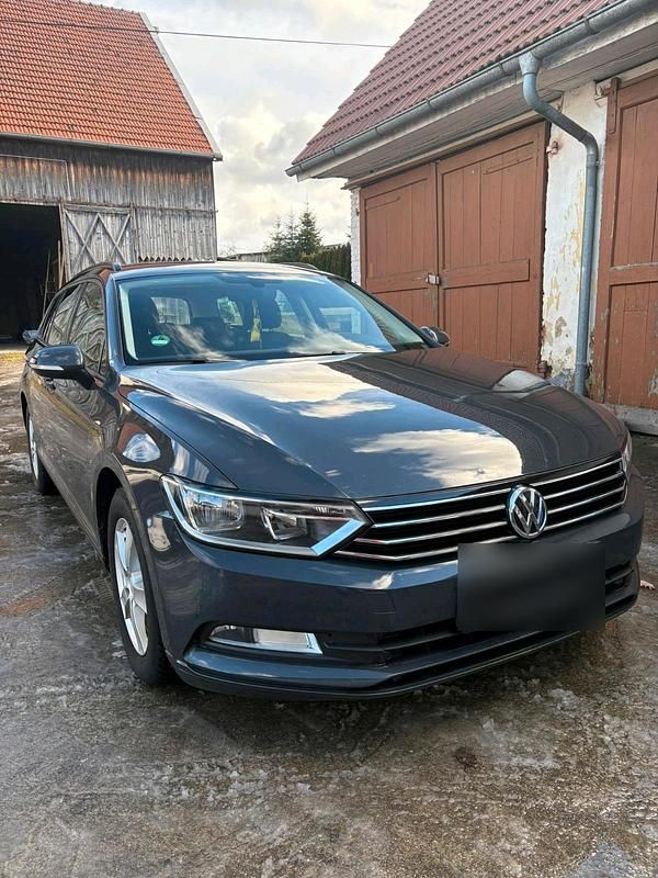 Second-hand VW Passat 110 CP (80 kW) 2018 Albastru Break