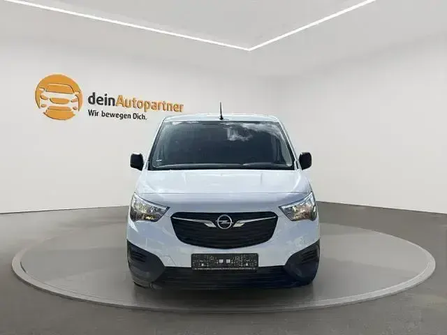 Używany Opel Combo Edition 102 KM (75 kW) 2023 Biały Minivan