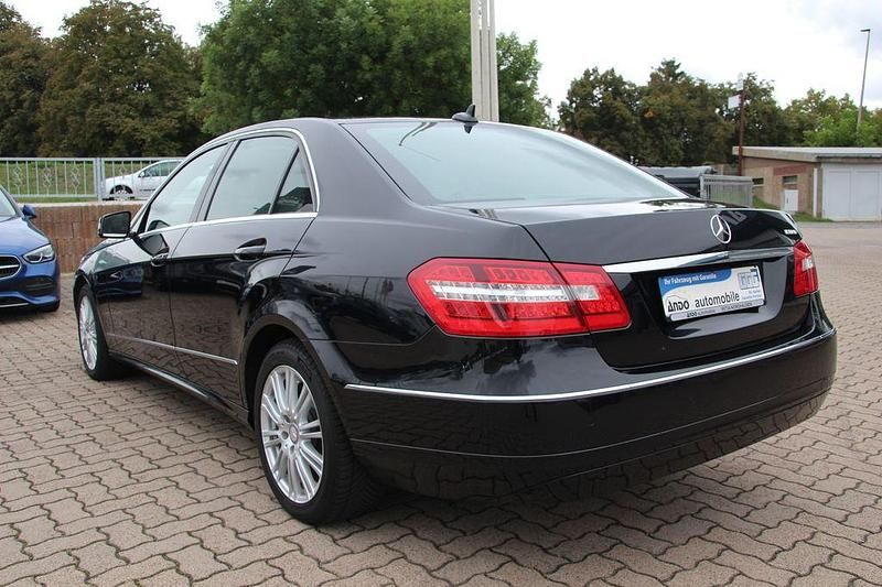 Gebraucht Mercedes E300 204 PS (150 kW) 2012 Schwarz Limousine