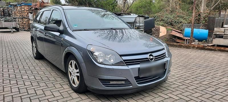 Grau Gebraucht 2004 Opel Astra Kombi | 600 € (Guter Preis) - Bild 1/4