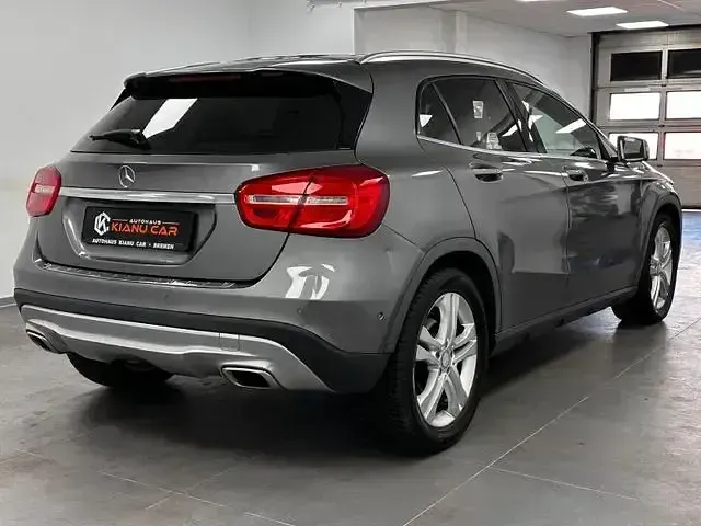 Gebraucht Mercedes GLA200 156 PS (114 kW) 2016 Grau SUV