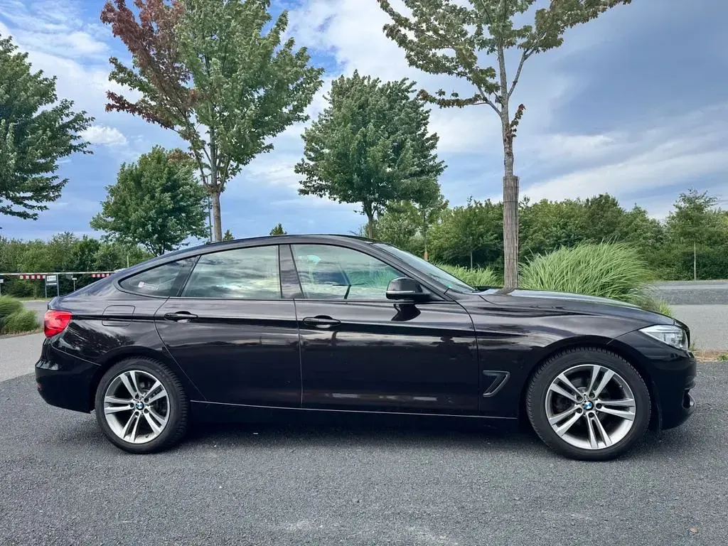 Gebraucht BMW 320 Sport Line 184 PS (135 kW) 2014 Braun Limousine